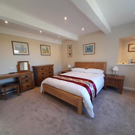 Oystercatcher Guest House B&B Cairisiadar ภายนอก รูปภาพ